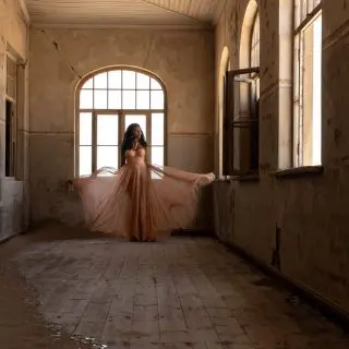 Another Namibia post. This one is a love letter to Cassandra @princess_broccoliCassandra is one of those people who is so full of life that even a small moment in her presence lifts your energy. She’s fiery,  has a ten-foot-tall presence and I hope she never ever shrinks or dims her light.The inspiration behind this photo was Angela Bassett setting her husband’s car on fire in the classic film Waiting to Exhale. Angela carried so much rage in that scene. She had reached her “I’m over it” moment and walked away from the car with a sense of liberation. A woman reclaiming herself and saying goodbye to suppression.This photo didn’t turn out exactly like the inspiration, but it turned out beautiful in its own way. What was your favorite scene from Waiting to Exhale?#waitingtoexhale #angellabassett #photographer #portraitoftheday #tokyophotographer