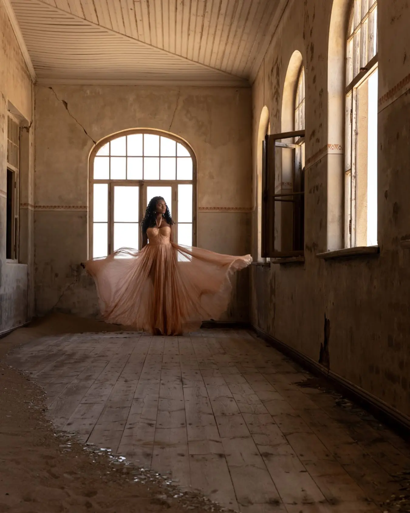 Another Namibia post. This one is a love letter to Cassandra @princess_broccoliCassandra is one of those people who is so full of life that even a small moment in her presence lifts your energy. She’s fiery,  has a ten-foot-tall presence and I hope she never ever shrinks or dims her light.The inspiration behind this photo was Angela Bassett setting her husband’s car on fire in the classic film Waiting to Exhale. Angela carried so much rage in that scene. She had reached her “I’m over it” moment and walked away from the car with a sense of liberation. A woman reclaiming herself and saying goodbye to suppression.This photo didn’t turn out exactly like the inspiration, but it turned out beautiful in its own way. What was your favorite scene from Waiting to Exhale?#waitingtoexhale #angellabassett #photographer #portraitoftheday #tokyophotographer