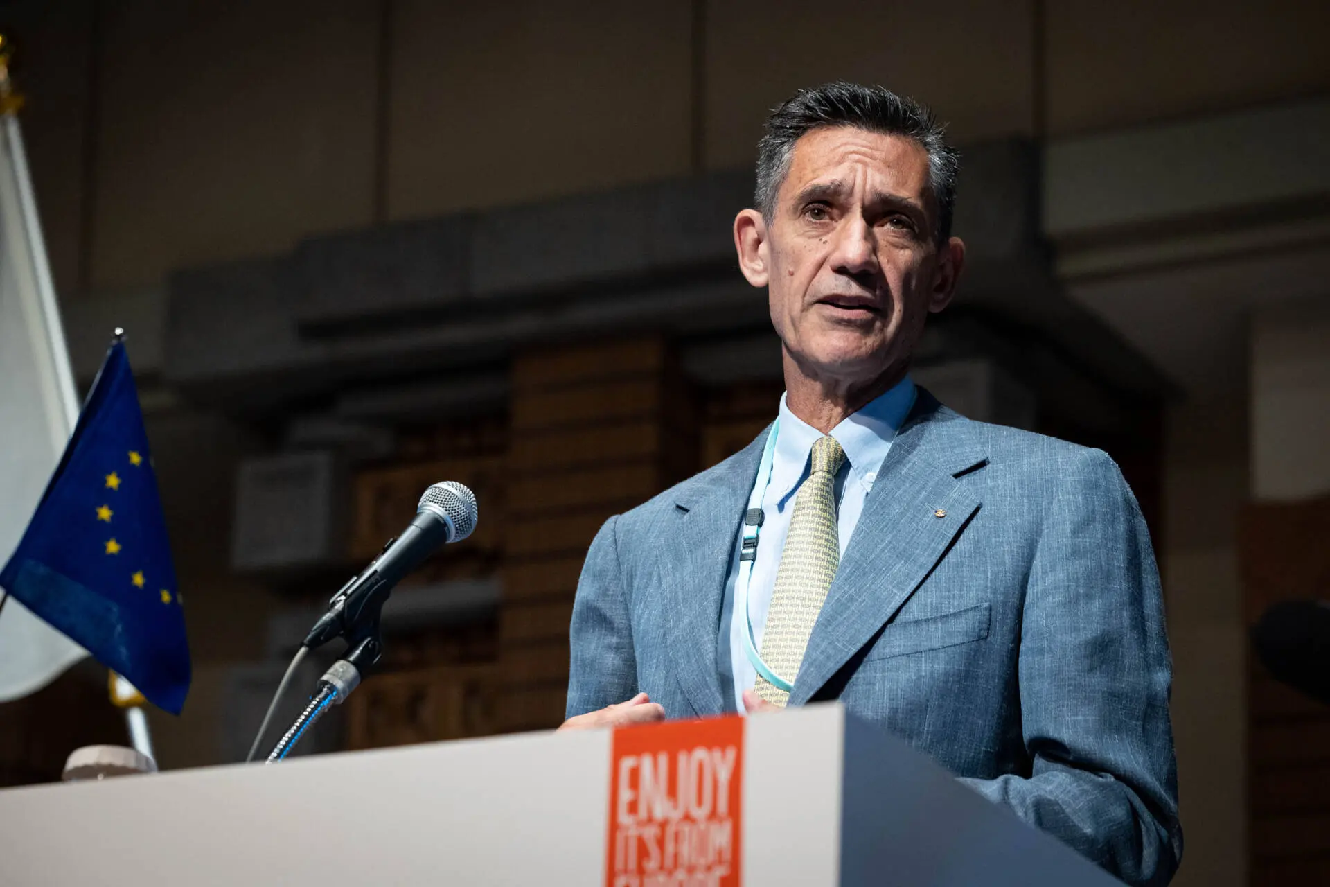 A senior representative delivering a stage speech in a sky blue suit - Event photographer, Tokyo Event Photography, Tokyo Portrait Photographer, Photographer in Tokyo