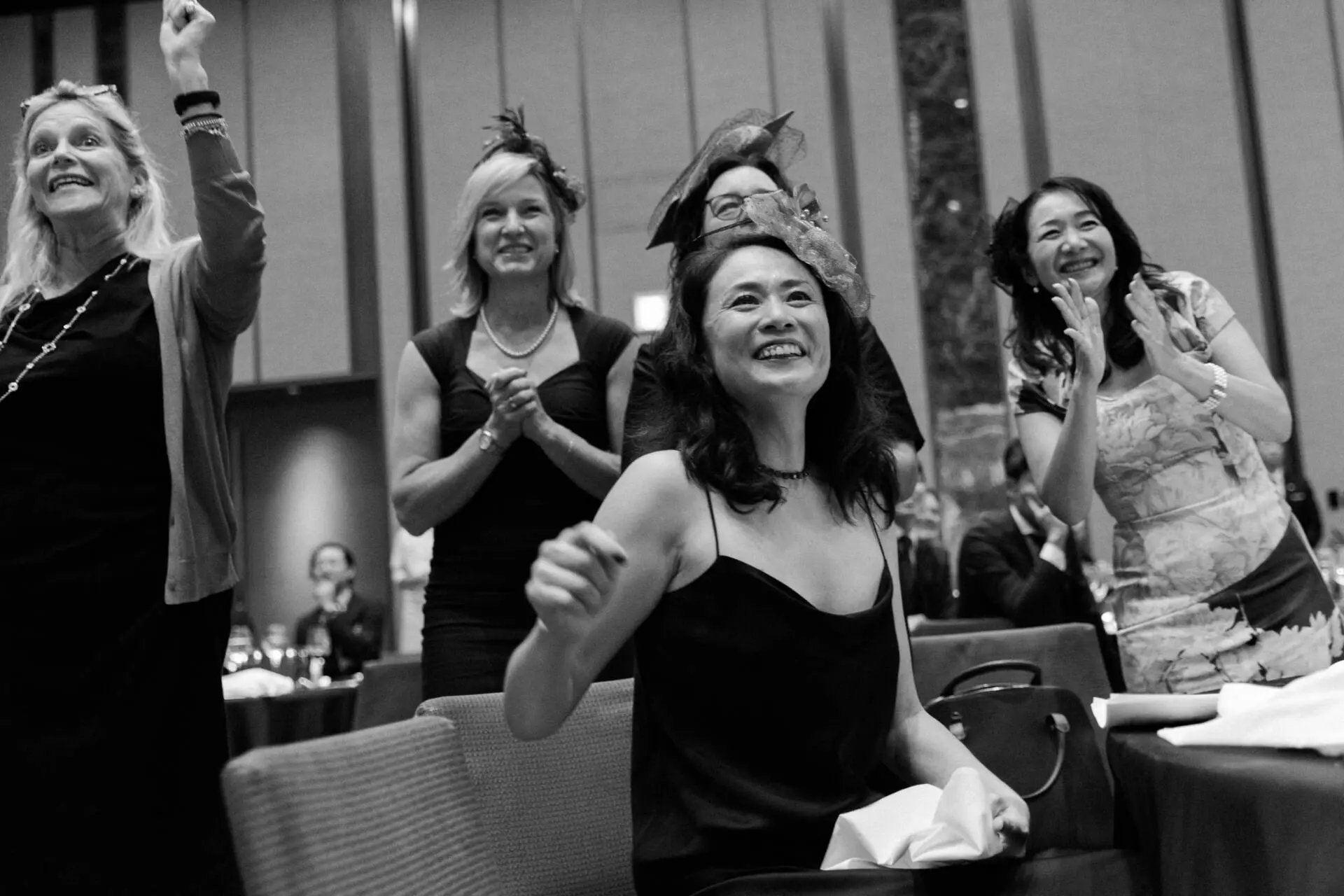 Black and white portrait of happy women clapping and applauding in an event - Event photographer, Tokyo Event Photography, Tokyo Portrait Photographer, Photographer in Tokyo