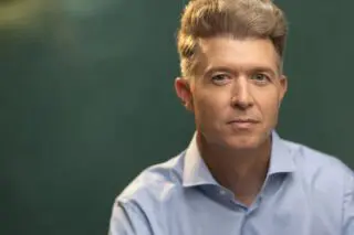 Serious about acting? Train accordingly.The 4 Month Chubbuck Method Course is not a casual workshop. It is structured, disciplined, emotionally rigorous training based on the technique used by actors like Brad Pitt and Charlize Theron.You will learn to:
• Build layered emotional depth
• Break down scripts with precision
• Raise stakes and pursue objectives truthfully
• Transform personal life experience into performance powerOver four months, you will train consistently with certified Chubbuck coach Maya Dukic, strengthening both your craft and your confidence.The program includes a professional 30 minute actor’s headshot session with TOPTIA Photography. You will receive guided posing, studio lighting, expression coaching, and professional retouching to create casting ready images that reflect who you are becoming.If you are looking for a photographer in Tokyo  who understands actors and performance, this experience was created for you.Applications close March 12, 2026. Visit the link in bio for more information.#acting #actor #headshot #tokyo #thespian