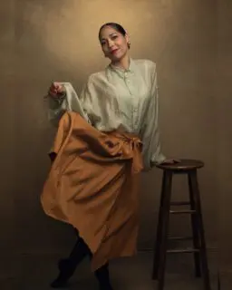 Don’t be afraid to bring ideas that inspire YOU!One of the biggest worries I hear before a session is this:
“What if I don’t know how to pose?”
“What if my ideas sound silly?”
“What if I get it wrong?”You won’t.Working as a Tokyo photographer and portrait photographer with globally minded professionals has taught me something important: the most powerful images are never created from pressure. They’re created from collaboration.Your session is ALL about you. Your ideas. Your vision. The mood, the story, the level you’re stepping into. This is a space where you can explore what feels aligned with who you are becoming, not just who you’ve been.Yes, I guide you every step of the way. I shape the light, direct the movement, refine the details so you feel supported and confident. It’s a creative space where we are building something together, and you are never being told who to be. A few years ago, I worked with Sellisha, a true powerhouse. At one point she said, “I saw this thing, can we try this?”We did. And the energy became unmistakably hers.
That is what I want for every client. An image that moves the way you move. That reflects the rhythm of your convictions. That feels like you, fully expressed and completely at ease in your own presence.So bring the idea.
Bring the reference.
Bring the spark.
This is your space to feel free.