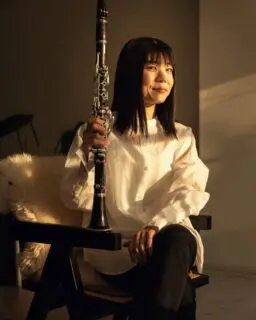 We all have something that lights us up.
Something that asks for our time and gives us ourselves back in return.I was lucky enough to watch another creative fully immersed in her craft.Chikako-san @chikako0211 is a professional musician, a clarinetist in a philharmonic orchestra. But beyond the title and the stage is her love for the clarinet. The way she holds her instrument, you can feel the years of artistry in it, the discipline, the repetition, the choice to return to the same instrument again and again on the best days and especially on the hard ones.For her, the clarinet is joy, a way to express herself and a lifelong relationship all at once.
To witness even a glimpse of that in our session felt incredibly special. There was something powerful about seeing the connection between a woman and the art that makes her feel most alive. It was deeply moving to photograph someone with what they love; it felt honest, grounded and deeply personal, almost like having a front row seat at a private performance.Being a photographer in Tokyo allows me to meet people from so many disciplines, but moments like this are my favorite, when craft and identity are intertwined.If you have something that lights you up, something that has shaped who you are, maybe it deserves to be remembered too.What is that thing for you?#tokyo #musician #orchestra #toptiaphotography #photographer