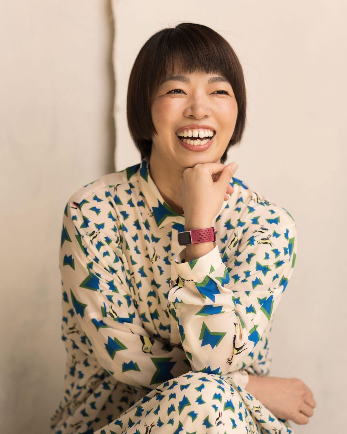 You deserve to look and feel this good. And sometimes, it takes stepping in front of the camera to remember that.So many women walk into the studio thinking they don’t know how to pose, that they’re “not photogenic,” or that they need to feel more confident before booking a session with me. But the moment they step into the studio and we take a few frames, something shifts within them and around them.The worries they carried in start to fall away. The things they were afraid of don’t matter anymore in front of the lens. The photoshoot they didn’t know they needed becomes a moment of coming home to themselves. A reminder that they are powerful, radiant, and worthy of being seen exactly as they are.It’s not just another photoshoot with a Tokyo photographer. It’s your permission slip to celebrate yourself — not someday, but today.📍TOPTIA Home Studio#tokyo #photographer #selflove