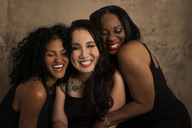 Do you feel seen and supported? And are you allowing others to lean on you?Many of the women I work with have led teams, built careers and businesses, raised families, crossed cultures, returned to work after time at home, and carried responsibility in more ways than one.Despite how much they’ve done professionally and personally, what many share is this: they don’t do it alone. They lean on their community. And they allow themselves to be leaned on. They know that strength doesn’t come only from independence. It’s also shaped by the relationships that hold you over time. The women who are resilient and thrive are rarely alone. They’re intentionally connected and aligned.As we move into the new year I encourage you to choose spaces where you feel aligned, understood, and supported. And spaces where you could add value to others.📸TOPTIA Home Studio#photography #art #aestheticphotography #photographer #portaitoftheday #creative #expression #toptia #toptiaphotos #toptiaphotography #japan #photography #photographers #resilience #business #entrepreneurship #creatives #freelancer #headshot #photographerintokyo #tokyophotographer #headshotphoto