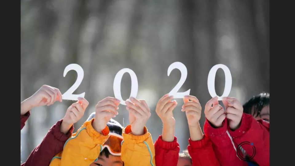 Kids with raised hands and holding the cutout of the 2020 year - Tokyo Portrait Photographer, Japan Photography