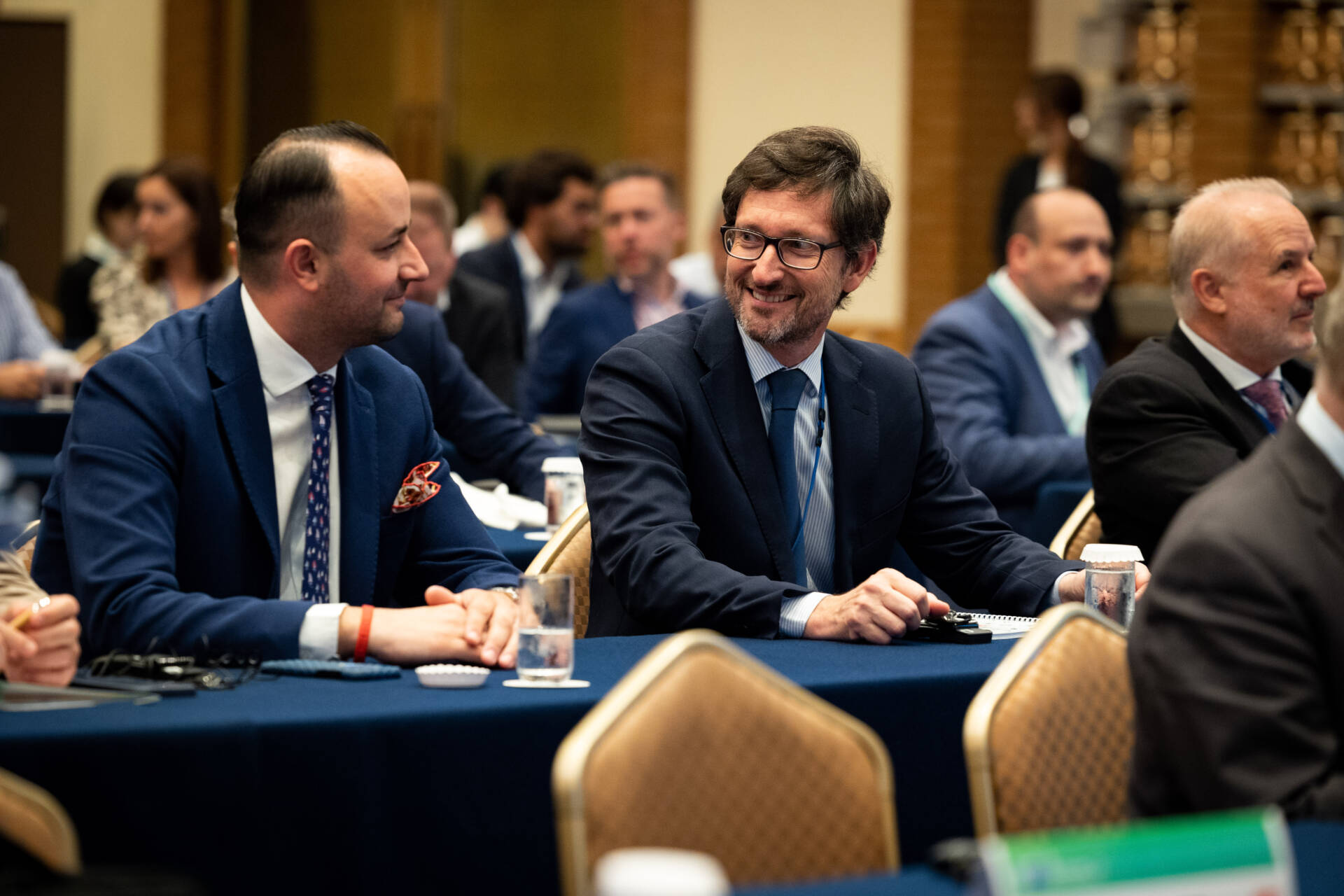 Senior journalists have a smile sitting at an important conference - Event photographer, Tokyo Event Photography, Tokyo Portrait Photographer, Photographer in Tokyo