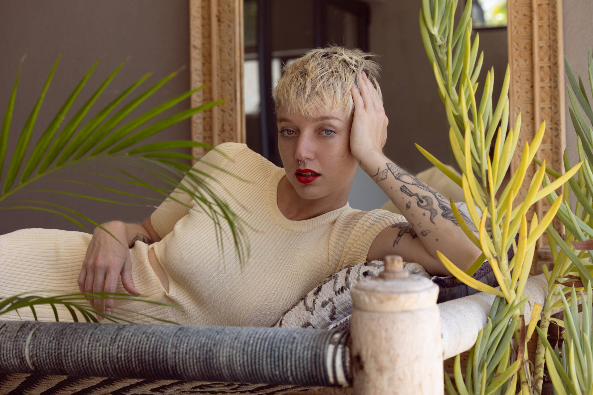 A young, beautiful model in a yellow shirt, lying on her elbow and facing the camera - Tokyo Portrait Photographer, Tokyo Portrait Photographer, Photographer in Tokyo