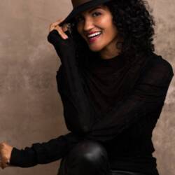 Young woman with curly hair, in a black outfit and a floppy hat, smiling - Tokyo Portrait Photographer, Headshot photos