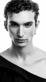 For Models in Japan: How Do You Prepare for Headshots or Brand Work?I often tell clients to rehearse for their headshot session like it’s a performance. The goal isn’t to memorize poses. I want you to tap into your main character energy before the shoot, so you arrive already connected to it.Not in a “put on a mask” way. In a rehearsal way. Because when you rehearse, you show up with more control, more range, and more ease. And that always translates on camera.Here are a few ways to rehearse your style of modeling (or acting) before your session:1. Do a mock shoot at home
Set up your phone and practice holding an expression, then shifting it slightly. Think eyes, jaw, breath.2. Practice pose transitions
Start with subtle changes before bigger movements. For example, wrist direction and shoulder angle.3. Get feedback
Ask a trusted friend or another model what feels most authentic and strongest.Ready to work with a Tokyo Headshot Photographer? Send us a message.📸TOPTIA HOME Studio