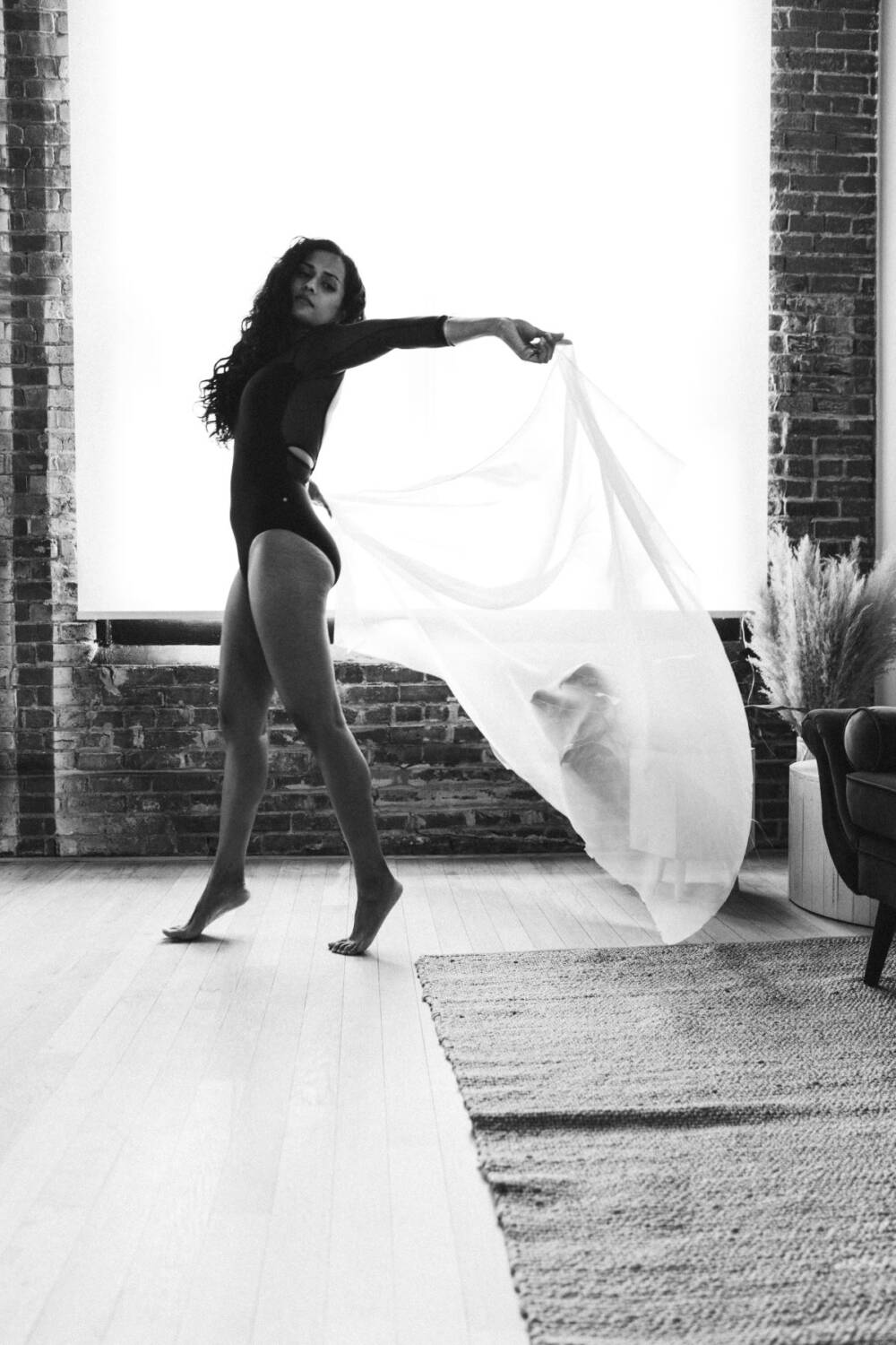 TopTia's minimalist black and white creative portrait photography