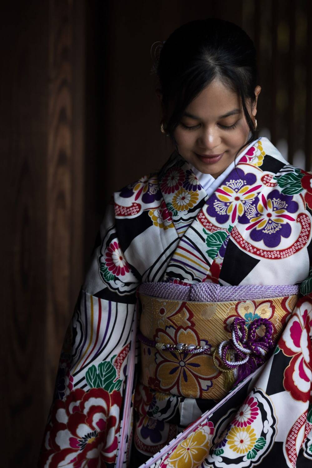 Beautiful woman in her colorful kimono, soft blur background - Soft-focus portrait, Tokyo Portrait Photographer