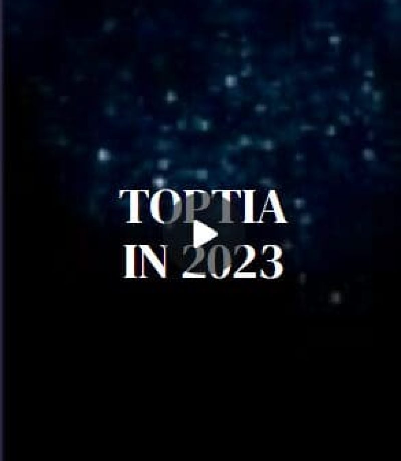 A paused video thumbnail with "TOPTIA IN 2023" written on it - Tokyo Portrait Photographer, Photographer in Tokyo