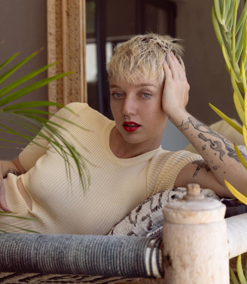 A young, beautiful model in a yellow shirt, lying on her elbow and facing the camera - Tokyo Portrait Photographer, Tokyo Portrait Photographer, Photographer in Tokyo